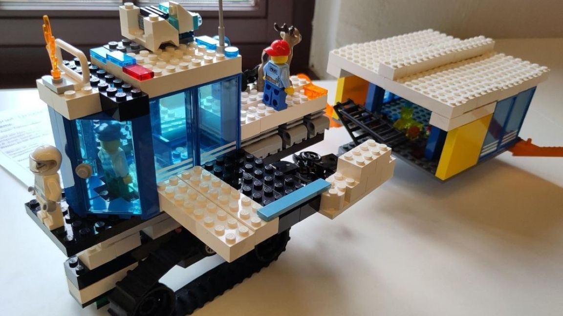 Prototyp nachhaltiges Verkehrsmittel gebaut aus Lego